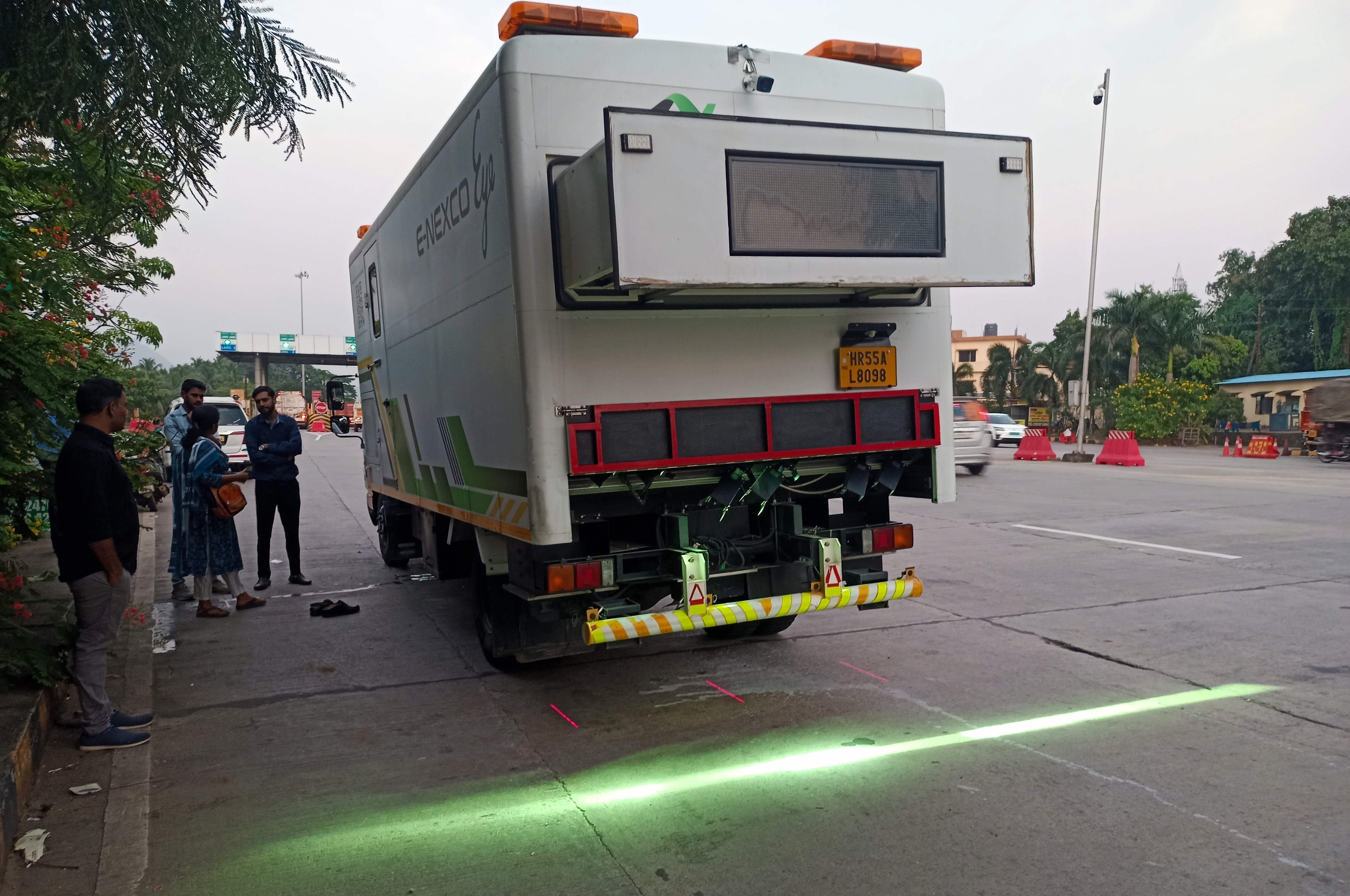 NSV pavement survey vehicle